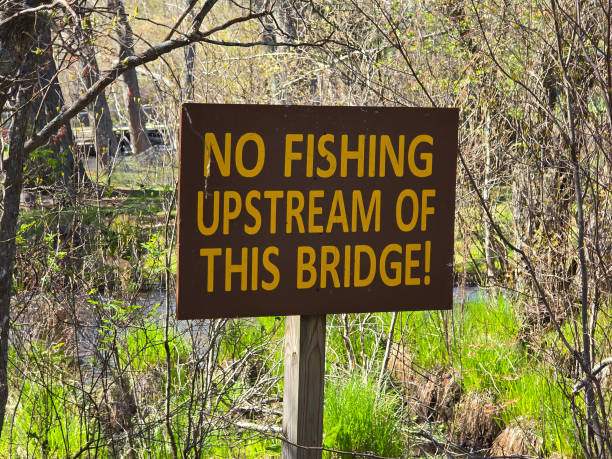 istock No fishing sign 2153865405