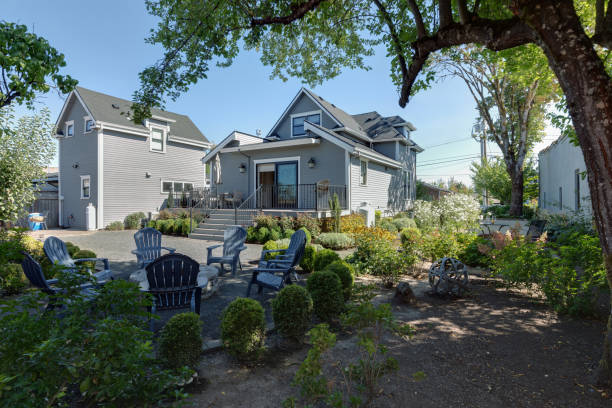 istock Gray Traditional Cottage in Oregon 2153896012