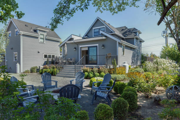 istock Gray Traditional Cottage in Oregon 2153896021