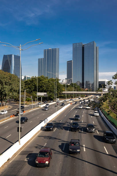 istock Skyline Cidade Jardim river Pinheiros waterfront 2154003265