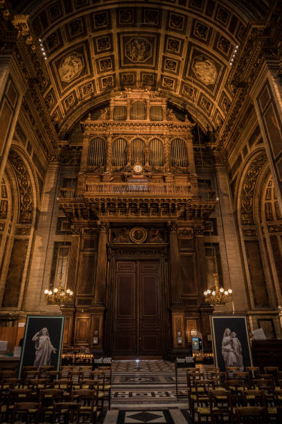 istock France-Paris-Eglise de La Madeleine 2154019246