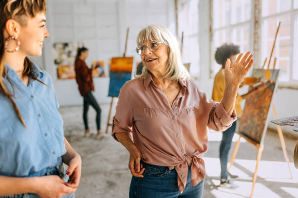 Inspiring art class: teacher guides aspiring painters