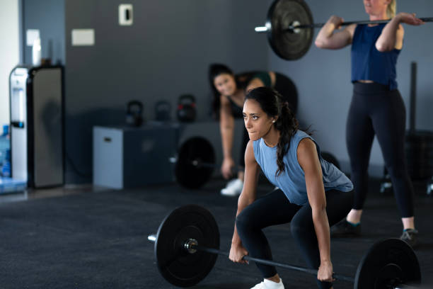istock Women Weightlifting 2154066451
