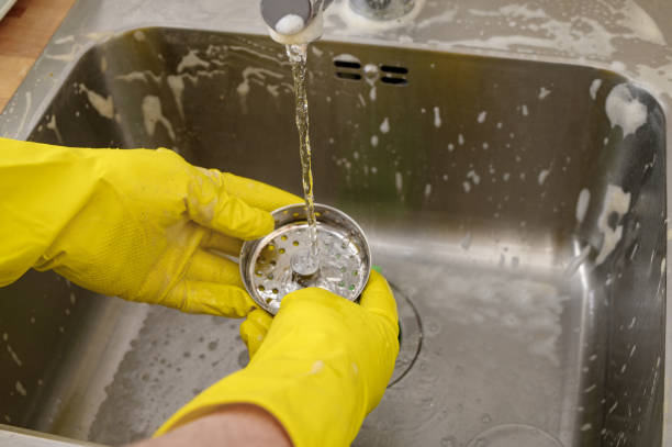 Cleaning the steel strainer in the kitchen sink