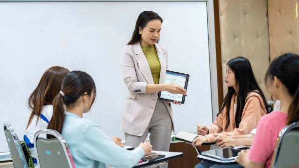 istock A woman is teaching a group of students 2154135328