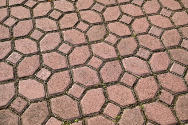 Coating with modern textured paving tiles of square shape
