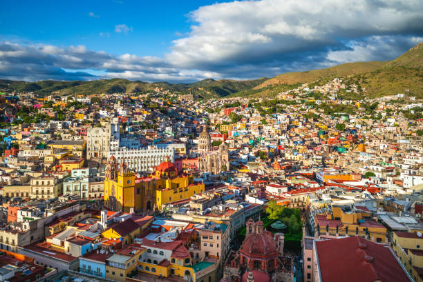 guanajuato city with guanajuato cathedral in mexico Scenery of guanajuato city with guanajuato cathedral in mexico colourful mexican houses stock pictures, royalty-free photos & images