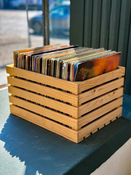 istock Vinyl Disk in a Wooden Box 2154283574