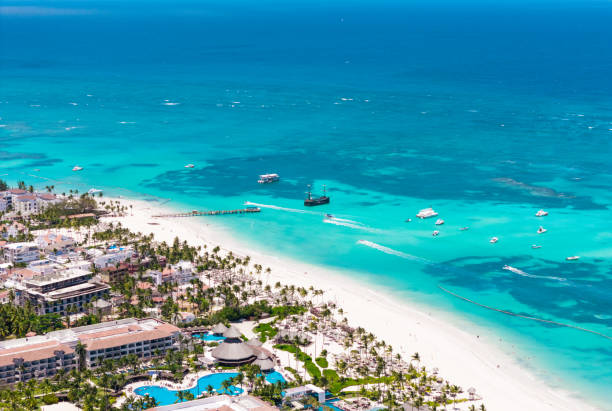 aerial view of beautiful tropical white sand los corales beach in punta cana. moored pirate ship in turquoise caribbean sea water. best attractions and excursions in dominican republic - punta cana fotos stockfoto's en -beelden