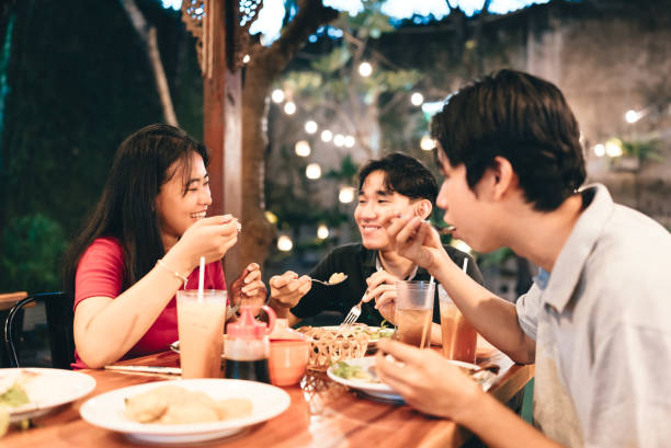 istock enjoy social dining in the restaurant 2154461211
