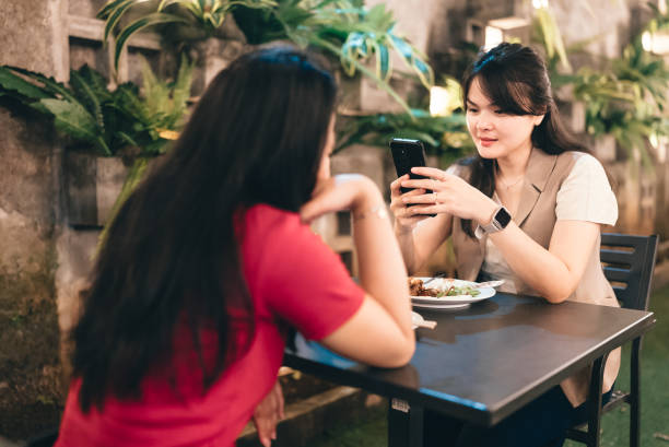 istock enjoy social dining in the restaurant 2154465671
