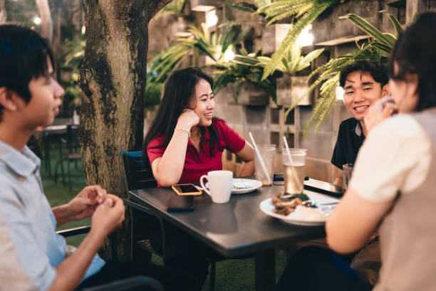 istock enjoy social dining in the restaurant 2154467350