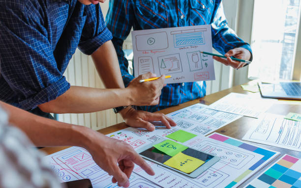 mobile application development team is studying and designing ux ui system to display and color in application on smartphone to work efficiently and not cause the ux ui system to have any errors. el equipo de desarrollo de aplicaciones móviles está estudiando y diseñando el sistema de interfaz de usuario de ux para mostrar y colorear la aplicación en el teléfono inteligente para que funcione de manera eficiente y no cause errores en el sistema