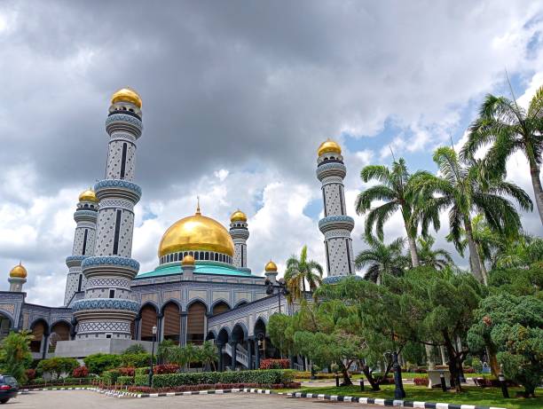 istock Mosque with golden dome in Brunei Darusallam with beautiful garden in front 2154536049
