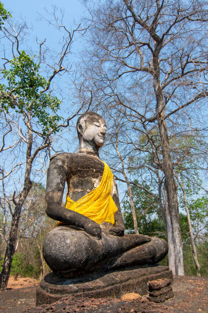 istock Wat Khao Phanom Phloeng Si Satchanalai 2154715367