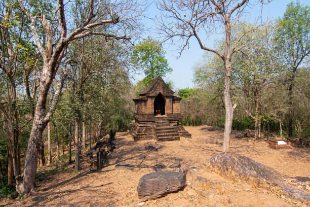 Wat Khao Phanom Phloeng is a 13th century temple located near the Yom river in the central zone of the Si Satchanalai Historical Park. The temple is located on top of a hill surrounded by forest, overlooking part of the ancient town. A stairway of 144 steps made of laterite blocks leads to the top of the hill.
