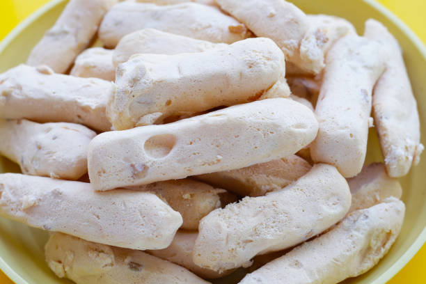 Light and crispy almond meringue cookies