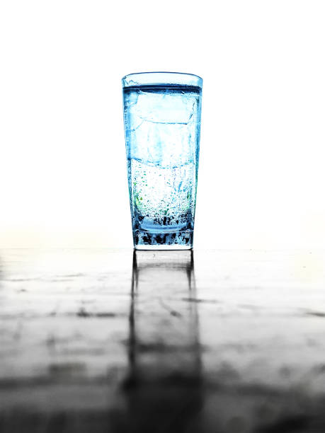 The ice glass was filled with steam and reflected on the table.