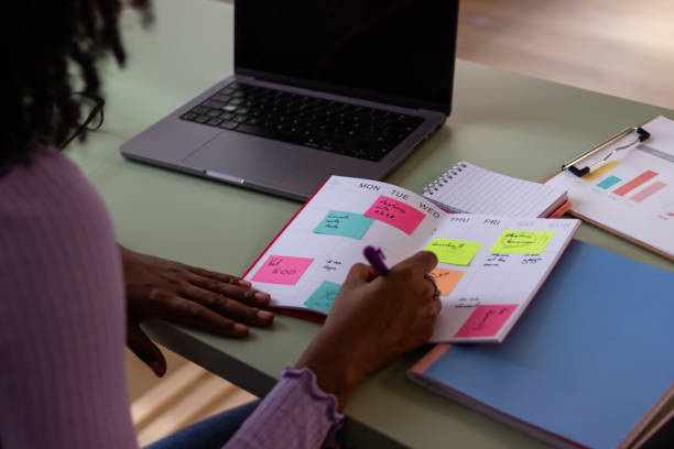 istock Planning weekly agenda on desk 2154789573
