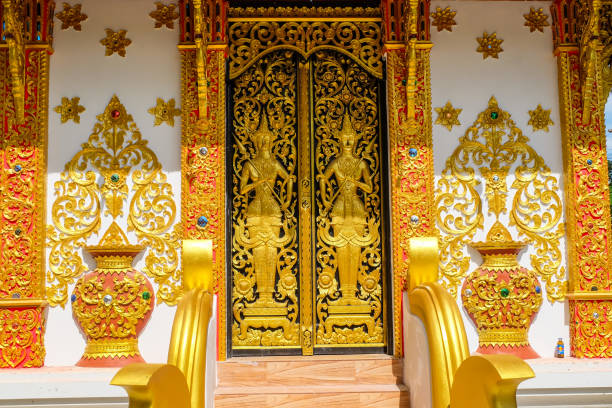 Brightly decorated entrance to assebly hall at Wat Chedi Liam, Wiang Kum Kam