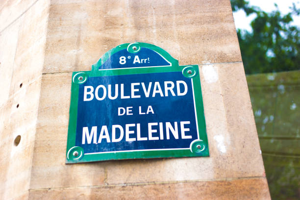istock Paris, France: Old-Fashioned Street Sign 