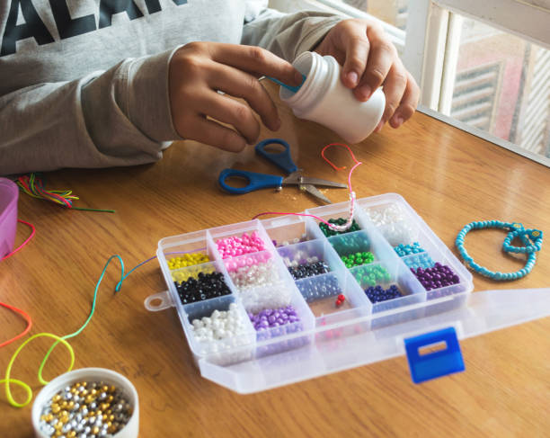 hands-make-a-bracelet-of-beads.jpg?s=612x612&w=0&k=20&c=7nfWjEM_F-6Ldx3jQ38ILdIXZ8hVVuW2c6xLp6K0V6E=