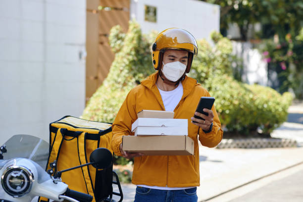 istock Delivering Food to Customer 2154947638