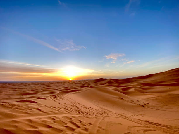 istock Sunrise in the Sahara 2154974528