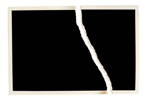 roztrhané staré prázdné fotografie, fotorámeček, rozvod, rozpor, např. koncept, izolovaný - roztrhaný fotky - stock snímky, obrázky a fotky