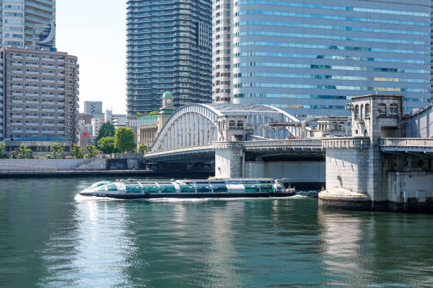 On a sunny day in May 2024, Kachidoki Bridge over the Sumida River in Akashicho, Chuo Ward, Tokyo, where construction to extend the bridge's lifespan has just been completed.