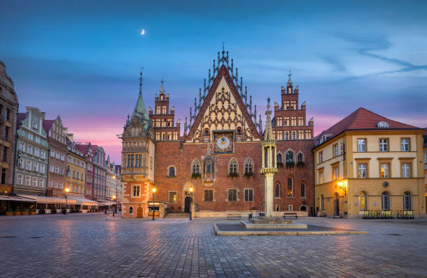 istock Gothic Town Hall at dusk in Wroclaw, Poland 2155037818