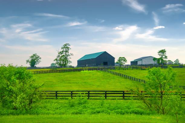 istock Barn with fence- Lexington. Kentucky 2155171893