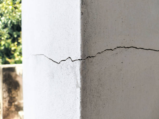 istock Cement cracks in corners of house pillars 2155240938