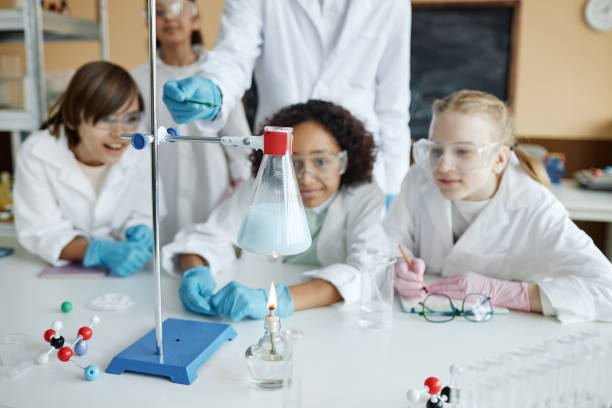 istock Kids Watching Chemical Reaction 2155273160