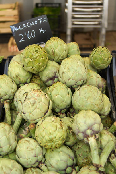Box with artichokes