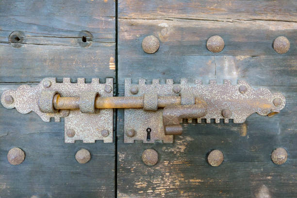 Medieval door latch