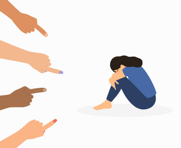 ilustraciones, imágenes clip art, dibujos animados e iconos de stock de mujer triste rodeada de manos con dedos índices apuntándola. juicio social y concepto de culpabilización de la víctima - avergonzamiento