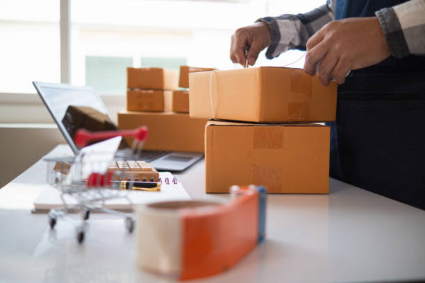SME entrepreneurs prepare packages and verify customer information deliver products according orders. Concepts of selling online and doing online marketing with reliable system of shopping online SME entrepreneurs prepare packages and verify customer information deliver products according orders. Concepts of selling online and doing online marketing with reliable system of shopping online order preparation system logistic stock pictures, royalty-free photos & images
