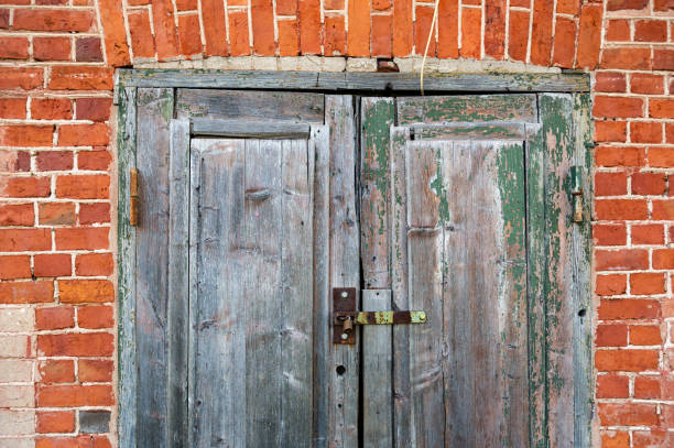 istock Old wooden door in front of a red brick wall 2155471157