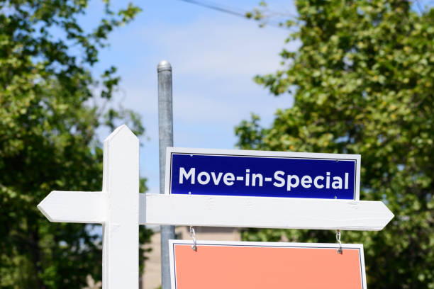 istock Move In Special real estate sign 2155472169
