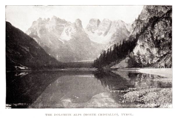 dolomitské alpy, itálie foto - alpes maritimes fotky stock ilustrace