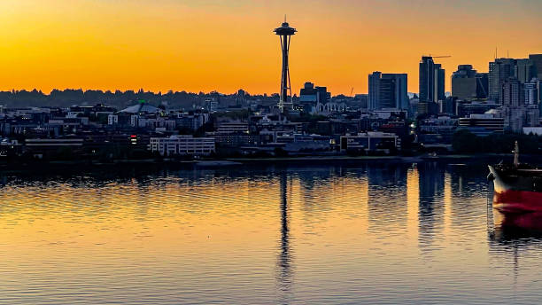 Sunrise in Seattle along the shorelines near the space needle