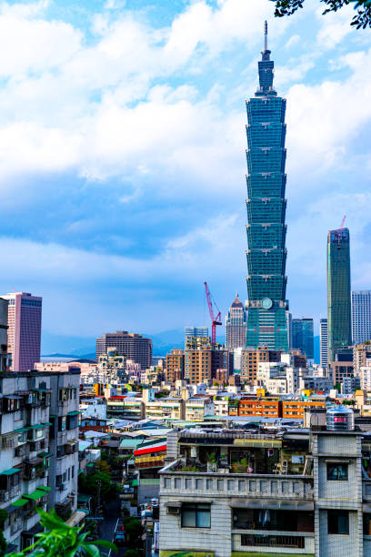 istock A city skyline with a tall building in the middle 2155677932