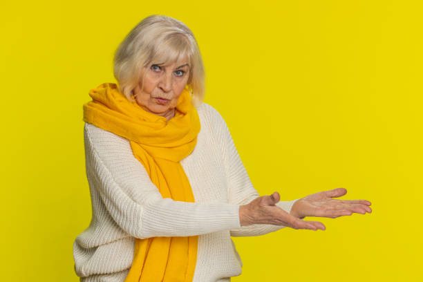 femme levant la main demandant pourquoi raison de l’échec anti lifehacks ridicule incrédulité irritation - blog de folie photos et images de collection