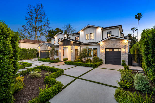 fotografii de stoc, fotografii și imagini scutite de redevențe cu aceasta este o fotografie exterioară a unei case de vânzare în beverly hills, ca - exterior de clădire