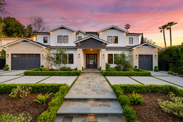 istock the house is surrounded by hedges and trees with palm trees around it 2155879493