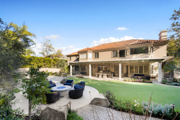 istock Calabasas Luxury Home 2155894123
