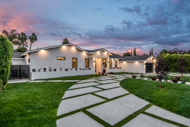 istock Modern new construction home in Los Angeles 2155899758