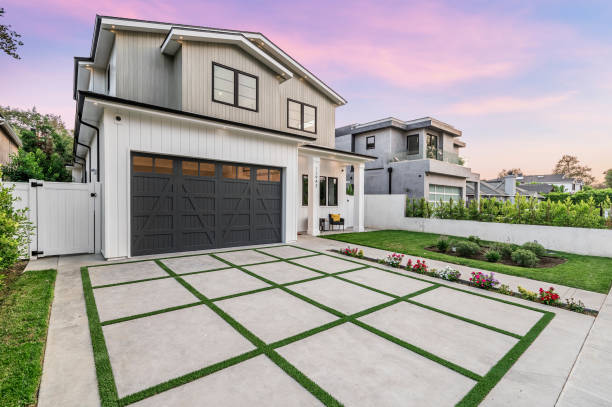 Exterior view of a contemporary new home in Los Angeles. An exterior view of a contemporary new home in Los Angeles. property styling stock pictures, royalty-free photos & images