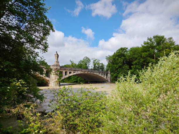 Maximiliansbrücke in München während des Hochwassers im Juni 2024